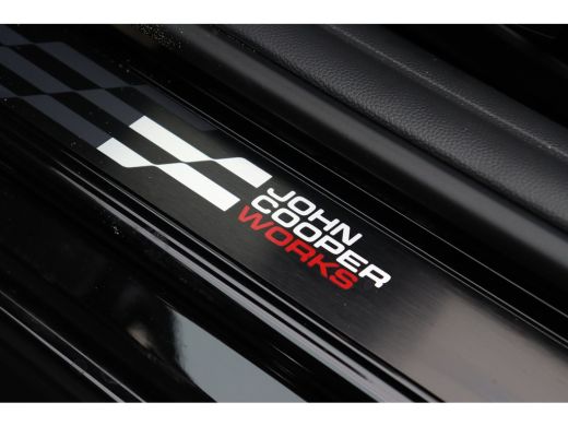 Mini Cooper Cabrio Cooper C John Cooper Works Automaat / Pakket XL / 18" JCW Lap Spoke 2-tone ActivLease financial lease