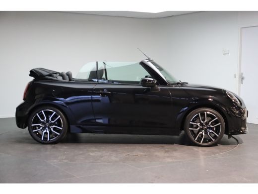 Mini Cooper Cabrio Cooper C John Cooper Works Automaat / Pakket XL / 18" JCW Lap Spoke 2-tone ActivLease financial lease
