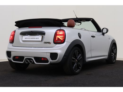 Mini Cooper S Cabrio Cooper S John Cooper Works Automaat / Achteruitrijcamera / Comfort Access / LED / Comfortstoelen ... ActivLease financial lease