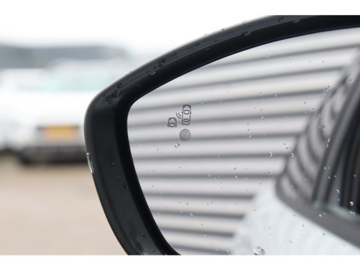 Peugeot 2008 1.2 PURETECH 130PK ALLURE PACK AUTOMAAT / NAVI / LEDER / CLIMA / LED / PDC / 17" LMV / CAMERA / W... ActivLease financial lease