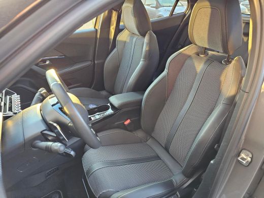 Peugeot 2008 GT 1.2 Hybrid 136 PK Schuif/Kantel Dak | Apple Carplay/Android Auto | Keyless Entry & Start ActivLease financial lease