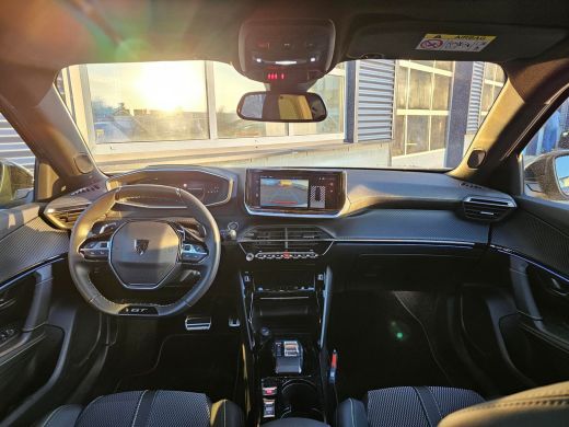 Peugeot 2008 GT 1.2 Hybrid 136 PK Schuif/Kantel Dak | Apple Carplay/Android Auto | Keyless Entry & Start ActivLease financial lease
