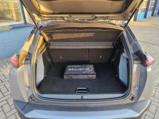 Peugeot 2008 GT 1.2 Hybrid 136 PK Schuif/Kantel Dak | Apple Carplay/Android Auto | Keyless Entry & Start ActivLease financial lease