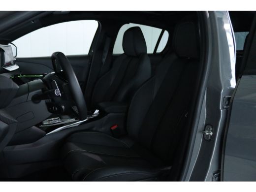 Peugeot 208 1.2 Hybrid 145 e-DCS6 GT | VERWACHT | Adapt. Cruise | Panoramadak | 360 Camera | Navi | Carplay |... ActivLease financial lease