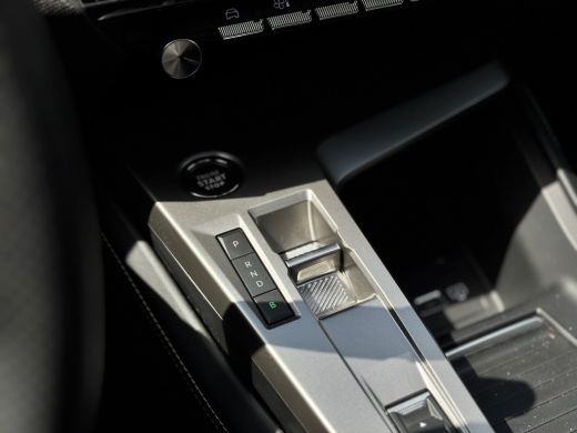 Peugeot 308 1.6 Plug-in Hybrid 180 GT Schuif kantel dak | Adeptieve cruise control | Standkachel | Achteruitr... ActivLease financial lease