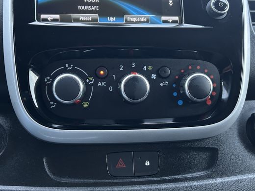 Renault Trafic 2.0 dCi 146 PK / L2H1 / 1e EIG. / AUTOMAAT / SORTIMO INRICHTING / TREKHAAK / AIRCO / CRUISE / BLU... ActivLease financial lease