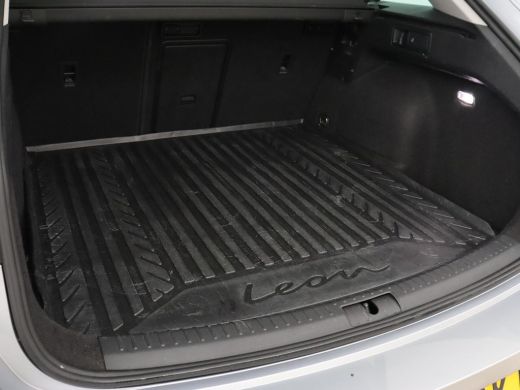 Seat Leon 1.4 e-Hybrid FR Business | Trekhaak | Stoelverwarming | Camera | Adaptive cruise | Full LED | Spo... ActivLease financial lease