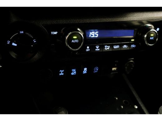 Toyota Hilux 2.4 D-4D-F 150pk E6 4WD 4x4 Automaat Double Cab Airco/Camera 11-2019 ActivLease financial lease