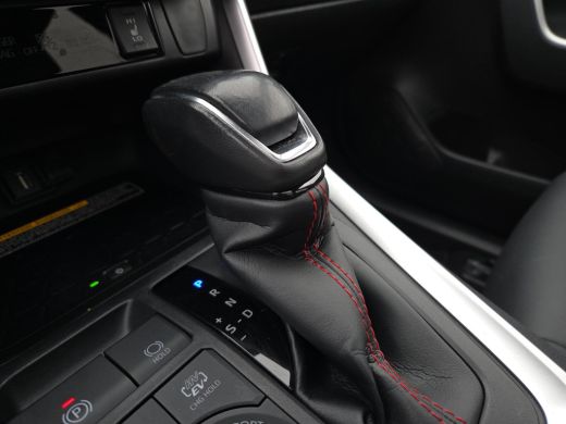 Toyota RAV4 2.5 Plug-in Hybrid AWD Style | Pano - dak | Apple CarPlay | Trekhaak | Rijklaar incl. garantie | ActivLease financial lease