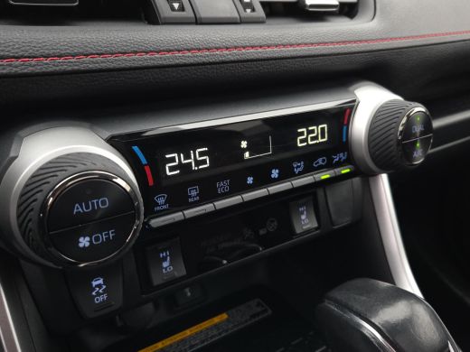 Toyota RAV4 2.5 Plug-in Hybrid AWD Style | Pano - dak | Apple CarPlay | Trekhaak | Rijklaar incl. garantie | ActivLease financial lease