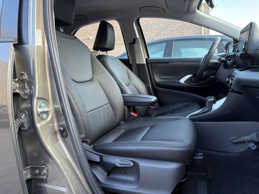 Toyota Yaris 1.5 Hybrid Business Plus | Navi | Keyless | Leder | Stoelverwarming | Prijs Rijklaar!! ActivLease financial lease