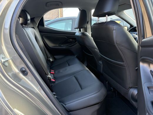 Toyota Yaris 1.5 Hybrid Business Plus | Navi | Keyless | Leder | Stoelverwarming | Prijs Rijklaar!! ActivLease financial lease