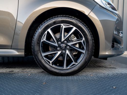 Toyota Yaris 1.5 Hybrid Business Plus | Navi | Keyless | Leder | Stoelverwarming | Prijs Rijklaar!! ActivLease financial lease