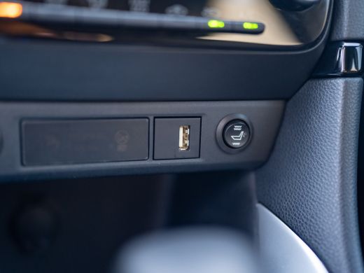 Toyota Yaris 1.5 Hybrid Business Plus | Navi | Keyless | Leder | Stoelverwarming | Prijs Rijklaar!! ActivLease financial lease