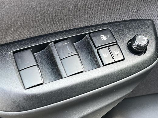 Toyota Yaris 1.5 Hybrid Dynamic | Navigatie | Licht metalen velgen | LED koplampen | Keyless entry | ActivLease financial lease