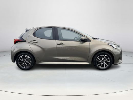 Toyota Yaris 1.5 Hybrid Dynamic | Navigatie | Licht metalen velgen | LED koplampen | Keyless entry | ActivLease financial lease
