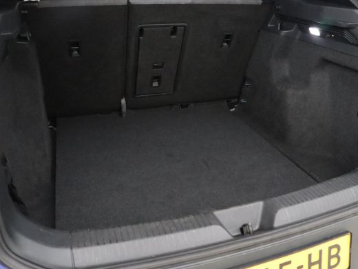 Volkswagen ID.4 First 77 kWh | Trekhaak | Stoel & stuurverwarming | Adaptive cruise | Camera | Carplay | Half led... ActivLease financial lease