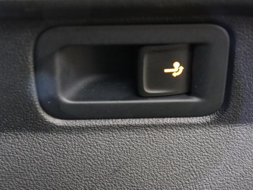 Volkswagen ID.4 First 77 kWh | Trekhaak | Stoel & stuurverwarming | Adaptive cruise | Camera | Carplay | Half led... ActivLease financial lease