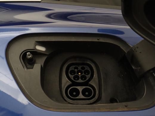 Volkswagen ID.4 First 77 kWh | Trekhaak | Stoel & stuurverwarming | Adaptive cruise | Camera | Carplay | Half led... ActivLease financial lease