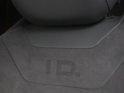 Volkswagen ID.4 First 77 kWh | Trekhaak | Stoel & stuurverwarming | Adaptive cruise | Camera | Carplay | Half led... ActivLease financial lease