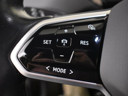 Volkswagen ID.4 Max 77 kWh 204pk | Trekhaak | Camera l SOH 92% l Led koplampen | Navigatie |  Stuur+stoelverwarmi... ActivLease financial lease