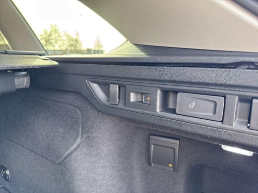 Volkswagen Passat Variant 2.0 TDI 110kW DSG7 Elegance | 150 pk | Trekhaak | DIESEL | Automaat |Massage Stoelen  | L... ActivLease financial lease