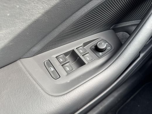 Volkswagen Passat Variant 2.0 TDI 110kW DSG7 Elegance | 150 pk | Trekhaak | DIESEL | Automaat |Massage Stoelen  | L... ActivLease financial lease