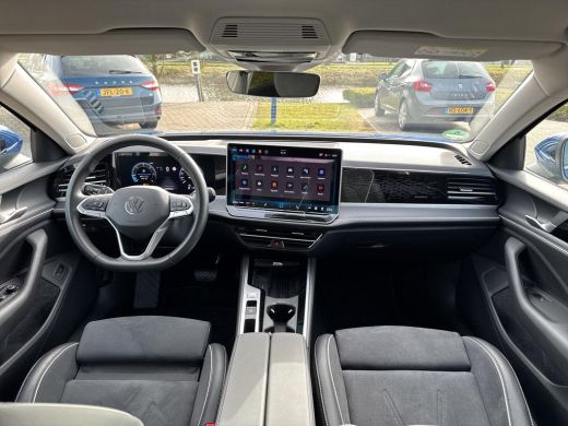 Volkswagen Passat Variant 2.0 TDI 110kW DSG7 Elegance | 150 pk | Trekhaak | DIESEL | Automaat |Massage Stoelen  | L... ActivLease financial lease