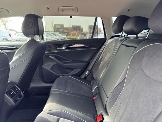 Volkswagen Passat Variant 2.0 TDI 110kW DSG7 Elegance | 150 pk | Trekhaak | DIESEL | Automaat |Massage Stoelen  | L... ActivLease financial lease