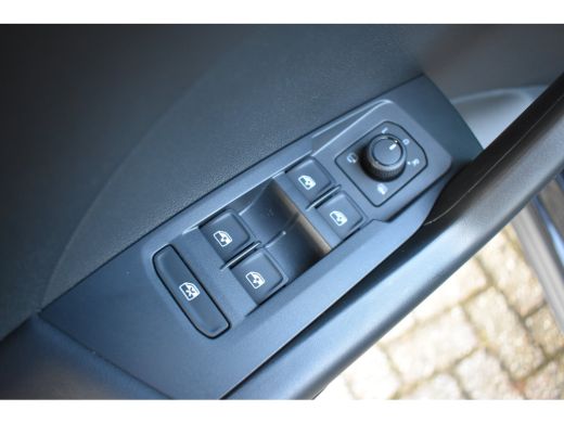 Volkswagen T-Cross Life Edition | 'App-Connect' draadloze smartphone integratie | Achterlichten LED | Afstandscontro... ActivLease financial lease