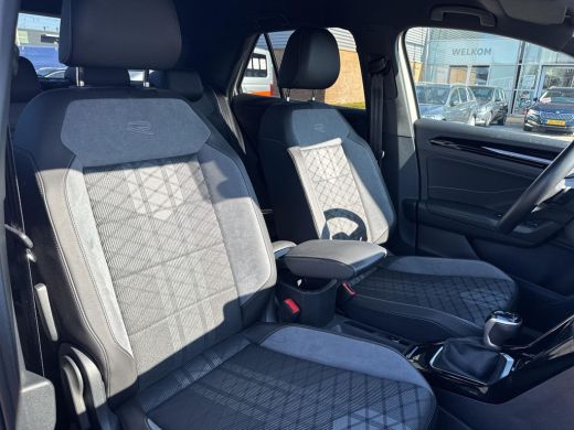 Volkswagen T-Roc 1.5 TSI R-Line | A. Camera | Privacy glas | LMV | LED | ActivLease financial lease