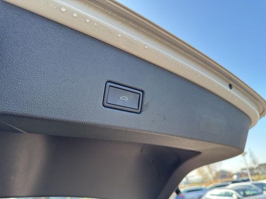 Volkswagen T-Roc 1.5 TSI R-Line | A. Camera | Privacy glas | LMV | LED | ActivLease financial lease