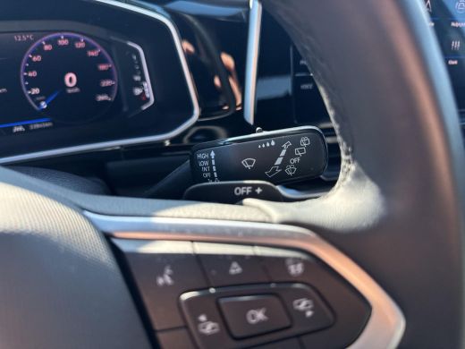 Volkswagen T-Roc 1.5 TSI R-Line | A. Camera | Privacy glas | LMV | LED | ActivLease financial lease