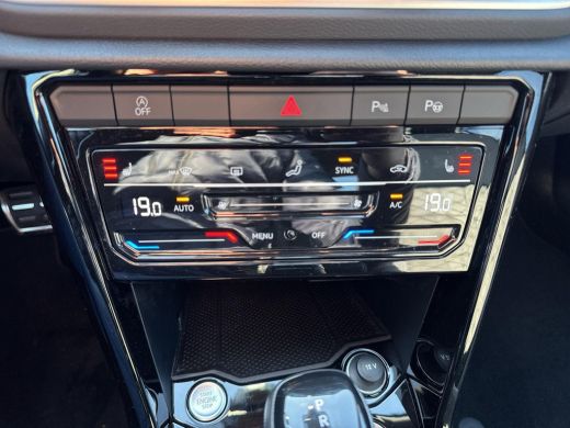 Volkswagen T-Roc 1.5 TSI R-Line | A. Camera | Privacy glas | LMV | LED | ActivLease financial lease