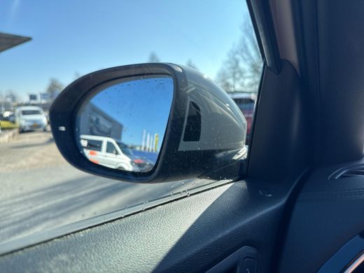 Volkswagen T-Roc 1.5 TSI R-Line | A. Camera | Privacy glas | LMV | LED | ActivLease financial lease