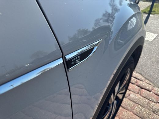 Volkswagen T-Roc 1.5 TSI R-Line | A. Camera | Privacy glas | LMV | LED | ActivLease financial lease