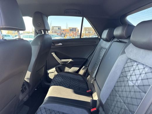 Volkswagen T-Roc 1.5 TSI R-Line | A. Camera | Privacy glas | LMV | LED | ActivLease financial lease