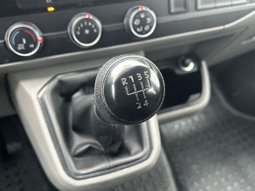 Volkswagen Transporter 2.0 TDI 111 PK / L2H1 / DUBBE CABINE / 1e EIG. / IMPERIAAL / TREKHAAK / AIRCO / CRUISE ActivLease financial lease