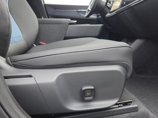 Volvo  EX30 Single Motor Extended Range Plus 69 kWh | Adaptive Cruise | BLIS | Memory | Camera | Keyless ActivLease financial lease