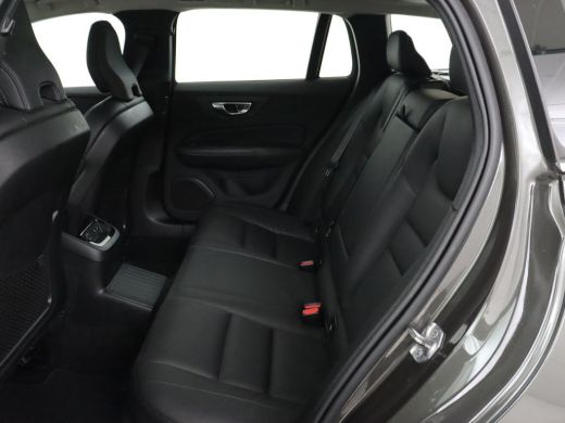 Volvo  V60 2.0 T8 Recharge AWD Inscription | Panoramadak | Trekhaak | Stoel & stuurverwarming | Carplay | Ha... ActivLease financial lease
