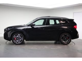 BMW X1 sDrive18i M Sport Automaat / Panoramadak / Sportstoelen / Achteruitrijcamera / M Adaptief onderst...