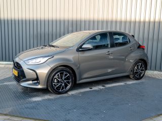 Toyota Yaris 1.5 Hybrid Business Plus | Navi | Keyless | Leder | Stoelverwarming | Prijs Rijklaar!!