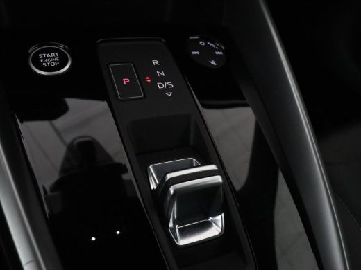 Audi A3 30 TFSI S edition | Leder | Virtual Cockpit | Carplay | Sportstoelen | Full LED | DAB | Climate c... ActivLease financial lease