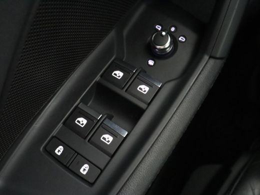 Audi A3 30 TFSI S edition | Leder | Virtual Cockpit | Carplay | Sportstoelen | Full LED | DAB | Climate c... ActivLease financial lease