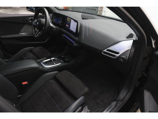 BMW 1 Serie 120 M Sport Automaat / Sportstoelen / Achteruitrijcamera / M Adaptief onderstel / Comfort Access ... ActivLease financial lease