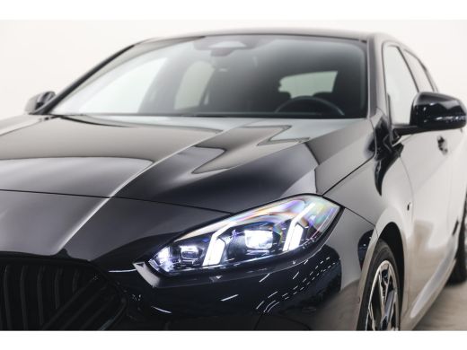 BMW 1 Serie 120 M Sport Automaat / Sportstoelen / Achteruitrijcamera / M Adaptief onderstel / Comfort Access ... ActivLease financial lease