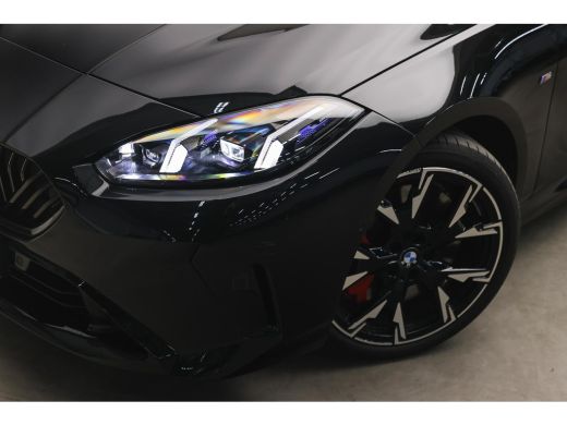 BMW 1 Serie 120 M Sport Automaat / Sportstoelen / Achteruitrijcamera / M Adaptief onderstel / Comfort Access ... ActivLease financial lease