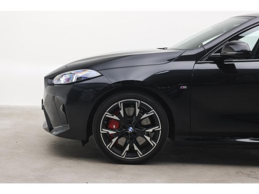 BMW 1 Serie 120 M Sport Automaat / Sportstoelen / Achteruitrijcamera / M Adaptief onderstel / Comfort Access ... ActivLease financial lease