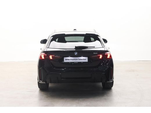 BMW 1 Serie 120 M Sport Automaat / Sportstoelen / Achteruitrijcamera / M Adaptief onderstel / Comfort Access ... ActivLease financial lease