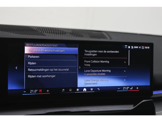 BMW 5 Serie Touring 530e M Sport Automaat / Panoramadak / Trekhaak / Stoelventilatie / M Sportonderstel / Stu... ActivLease financial lease